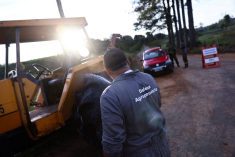 A man cleans a tractor at a sanitary barrier, after Brazil confirmed its first outbreak of bird flu on Friday, triggering protocols for a country-wide trade ban from top buyer China and state-wide restrictions for other major consumers, in Montenegro, Brazil May 17, 2025. REUTERS/Diego Vara
