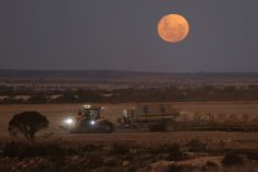 A seeder sows wheat at a farm in Bencubbin, Australia, May 13, 2025. REUTERS/Hollie Adams  To match Special Report CLIMATE-FOOD/WHEAT
