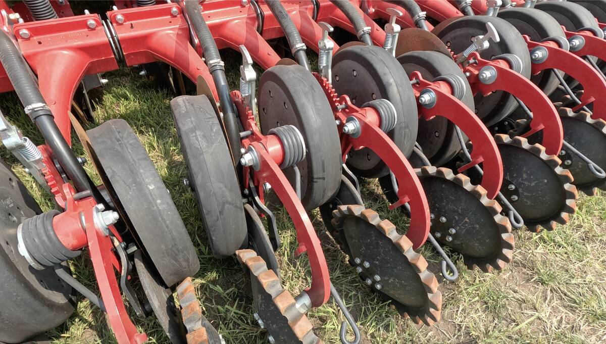 The toolbar uses a single row of disc openers that can deliver seed and a starter course of fertilizer into the furrow.
