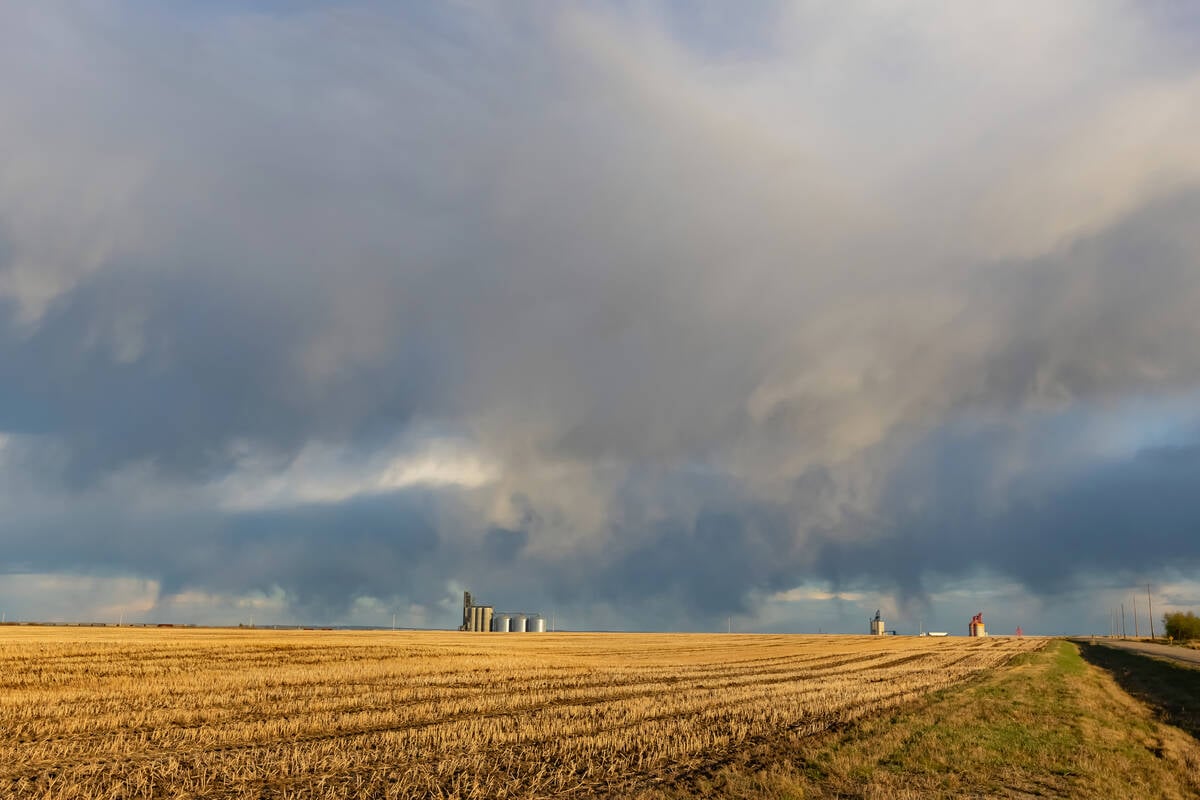 Prairie forecast: Active pattern continues with mostly-dry west, wet start for east