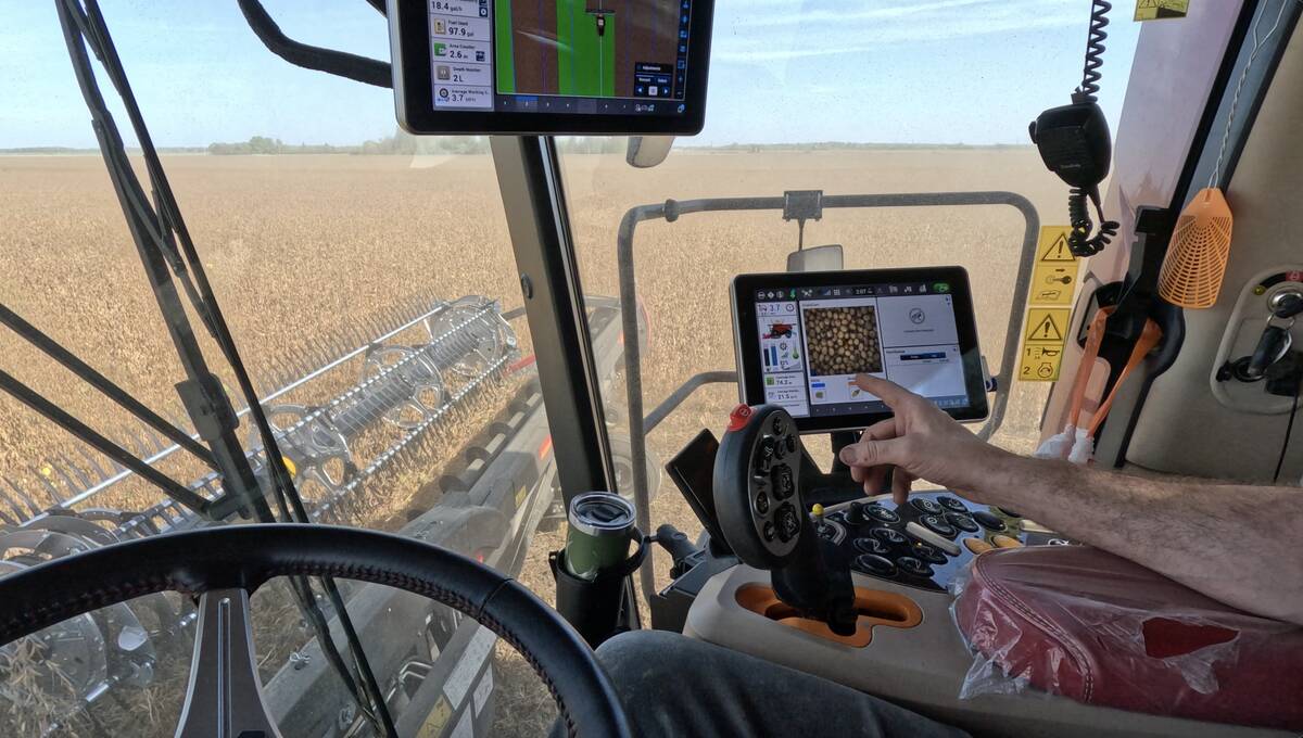 The Harvest Command Automation system provides the operator with an image of the grain entering the hopper, so manual adjustments can be made to the threshing and cleaning if necessary. Photo: Scott Garvey/Greg Berg