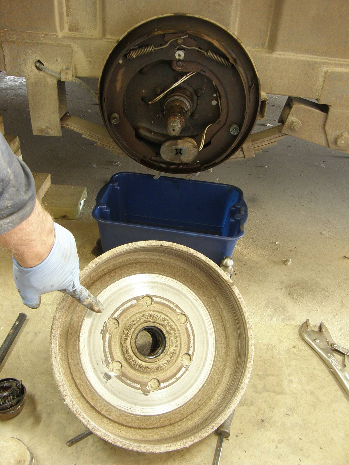 When you’ve removed the drum to inspect the brakes, be sure to inspect the inside of the drum to see that the wear surfaces where the magnet and shoes contact it are smooth, without excessive wear. Photo: Scott Garvey