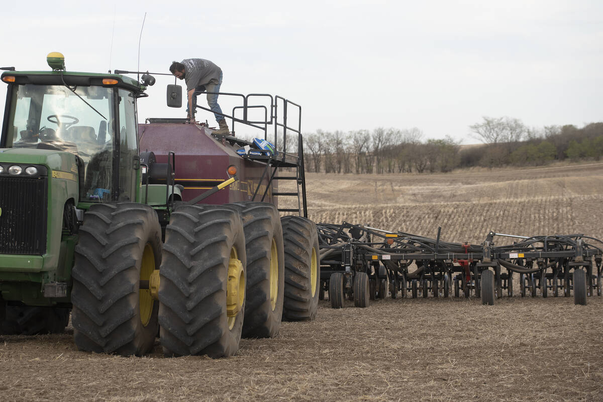 Canada’s fertilizer industry says that the new label rules are more appropriate for smaller-batch fertilizer, not for the big shipments that farmers in Canada order. Photo: File