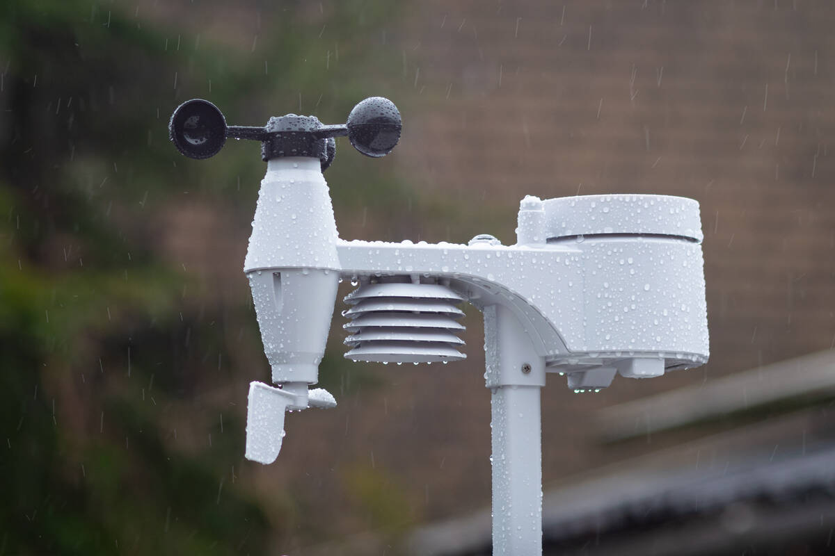 Weather station measuring temperature, humidity, precipitation, wind speed and direction. Photo: Meindert van der Haven_GettyImages