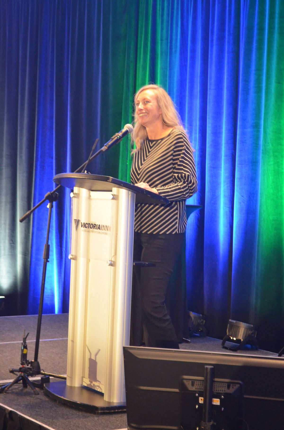 Kim Cornish, executive director of the Food Water Wellness Foundation and project manager of the Regenerative Alberta Living Lab, speaks at the Manitoba Forage and Grassland Association’s 2025 Regenerative Agriculture Conference in Brandon Nov. 12-13. Photo: Miranda Leybourne