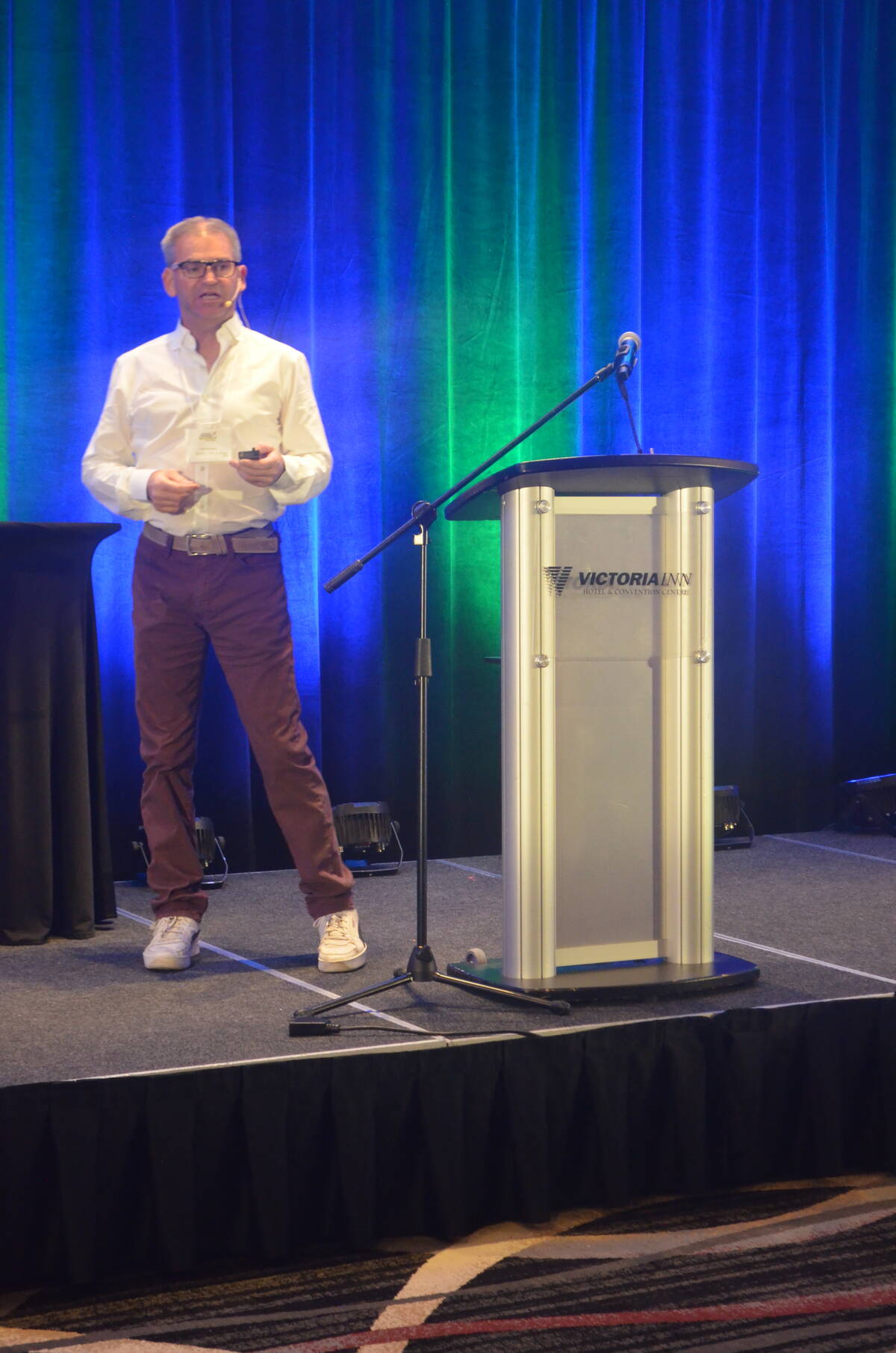 Grazing consultant Tom Krawiec outlines grazing advice at the 2025 Regenerative Agriculture Conference in Brandon Nov. 12-13. Photo: Miranda Leybourne