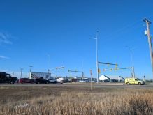 Traffic moves through the intersection of Provincial Trunk Highway 3 and Winnipeg's South Perimeter Highway at Oak Bluff, Man., Nov. 21, 2025. Photo: Geralyn Wichers