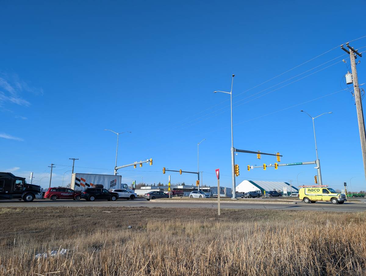 Traffic moves through the intersection of Provincial Trunk Highway 3 and Winnipeg's South Perimeter Highway at Oak Bluff, Man., Nov. 21, 2025. Photo: Geralyn Wichers