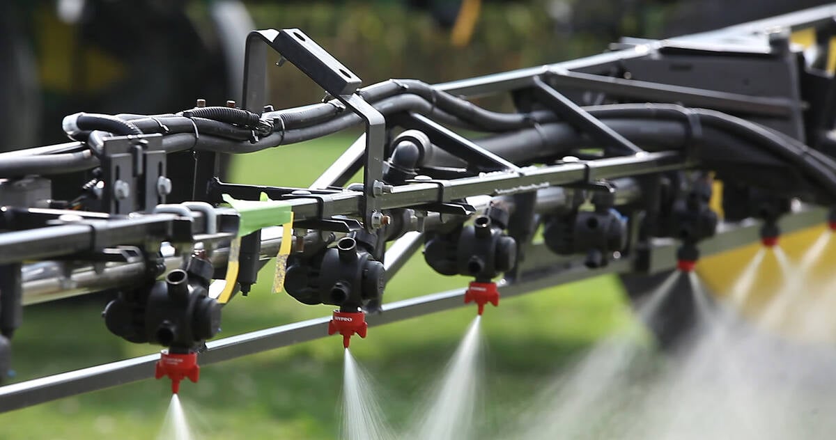 Speed is not the only advantage of large sprayers. Sometimes it is to the systems' detriments. Application precision and quality is the job at hand.  |  Michael Raine photo