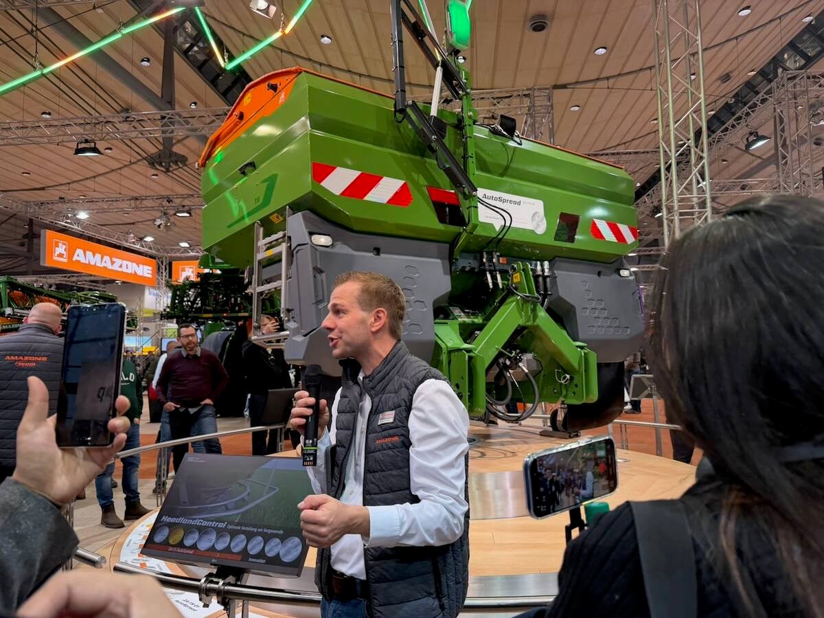 Stephan Horstmann of Amazone talks about his company&rsquo;s AutoSpread technology, which detects fertilizer spread and makes adjustments so the optimal spread is achieved. Photo: John Greig