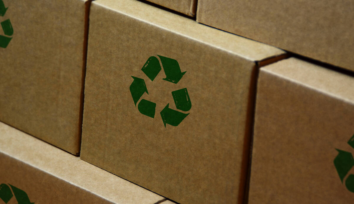 Recycling stamp printed on cardboard box. Recycle symbol, arrows, recyclable materials, environmental protection and earth safe concept. Photo: Arkadiusz Warguła/GettyImages